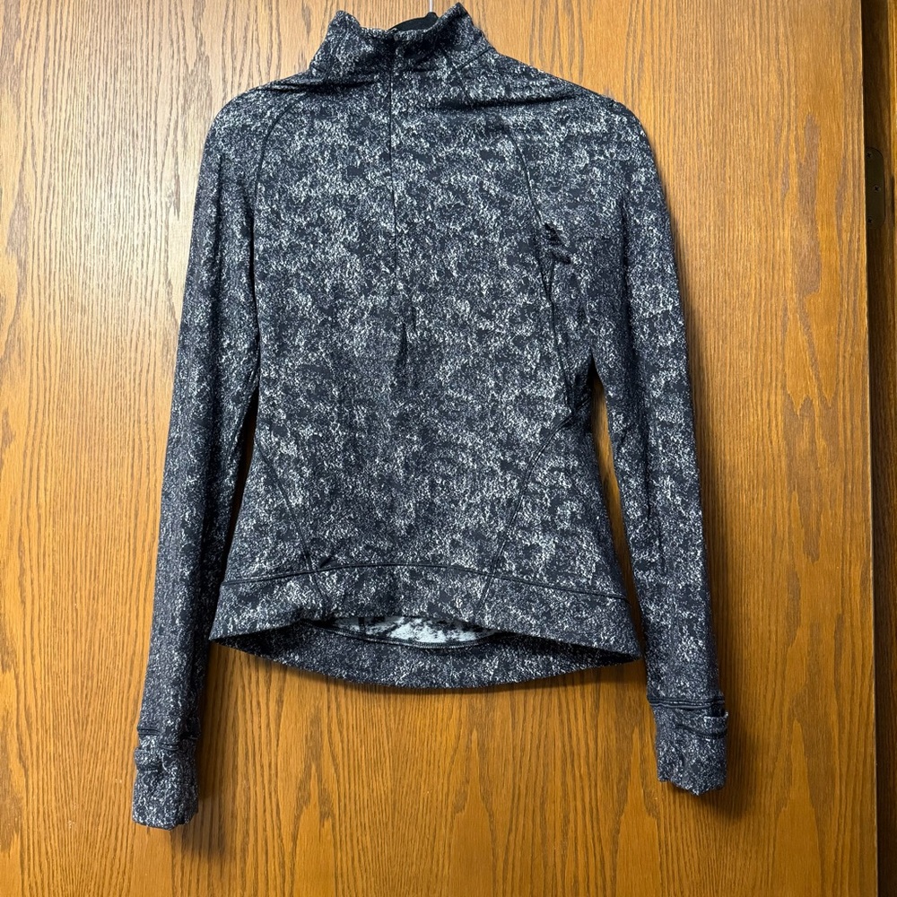 It’s Ruru Run 1/2 zip Lululemon size 6